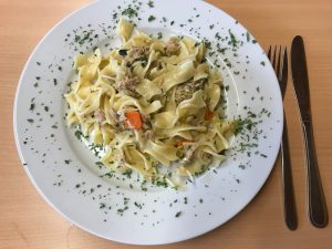 Bandnudeln mit Thunfisch