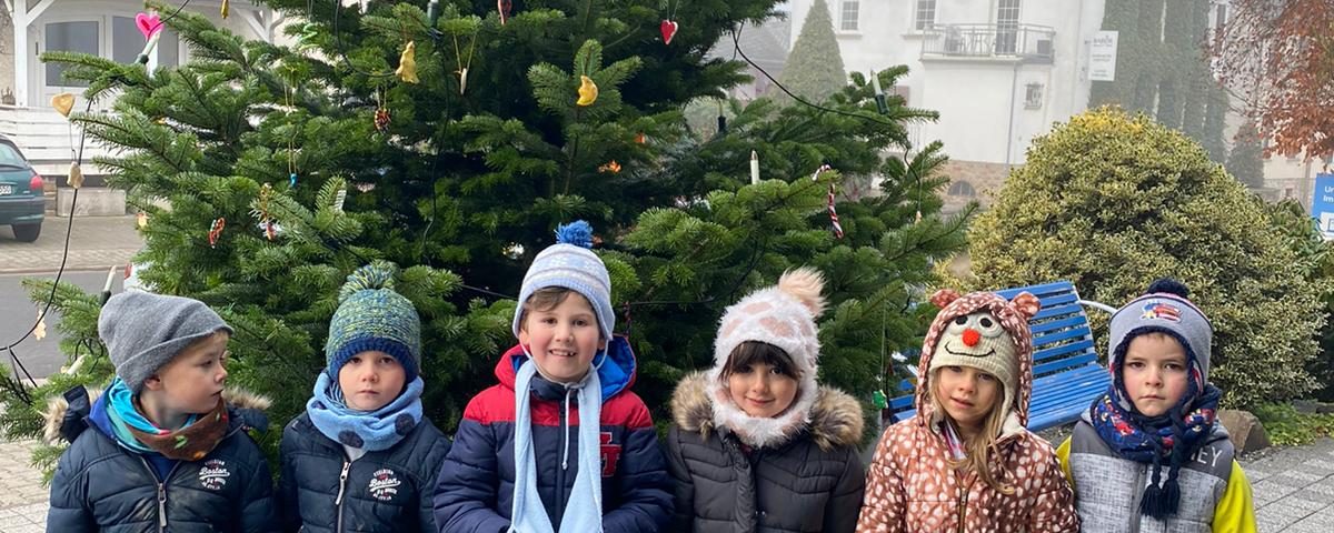 Weihnachtsbaum schmücken Voba