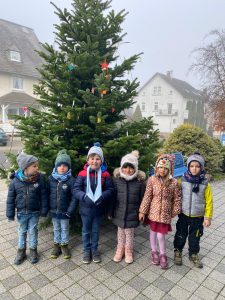 Weihnachtsbaum schmücken Voba